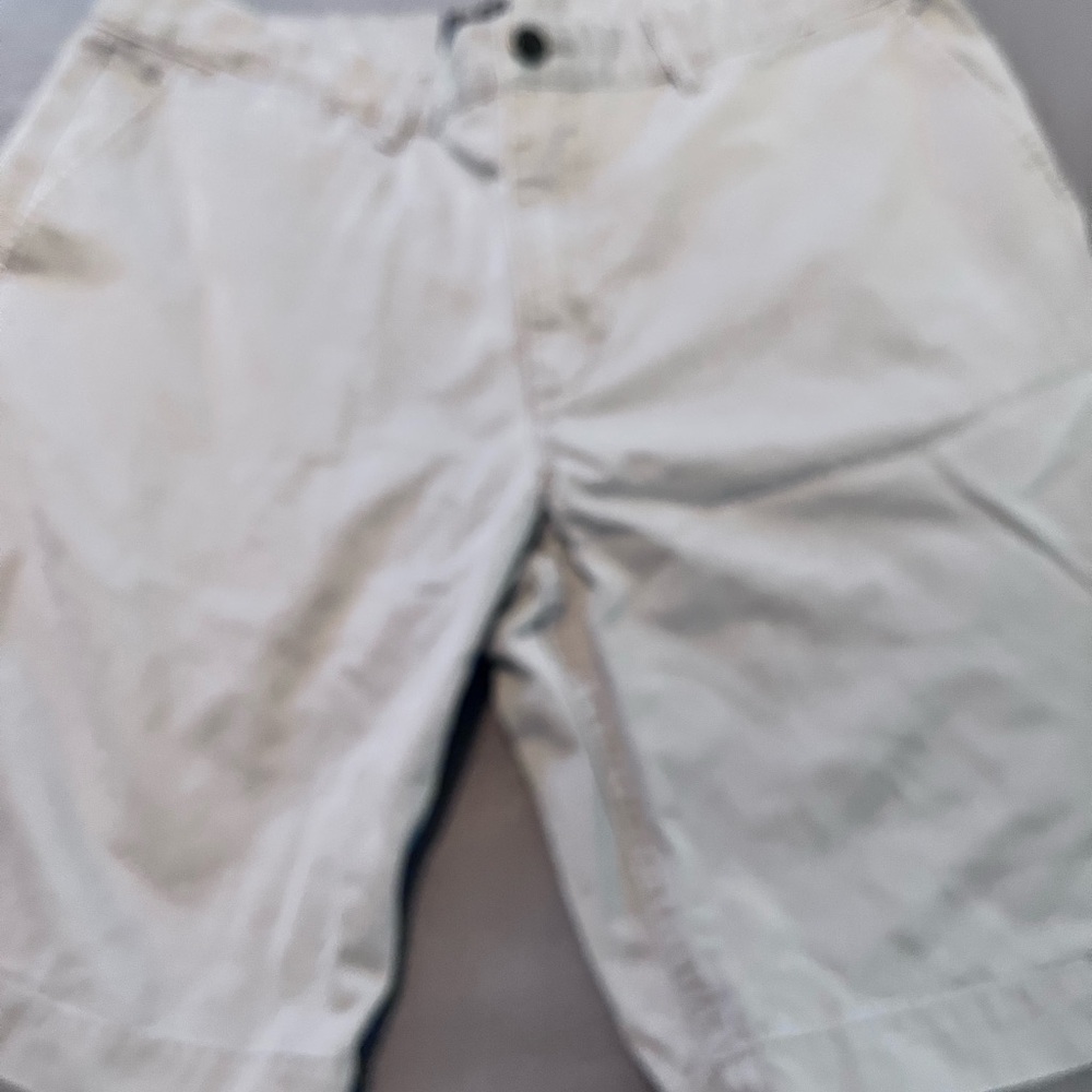 GAP Men's Flat Front Cream Shorts